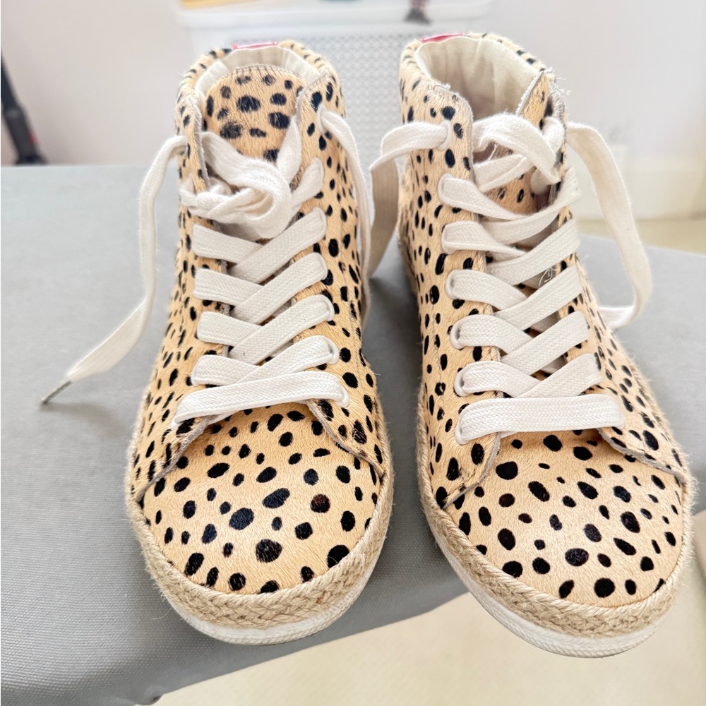 Dolce Vita 6.5 Leopard Print High-Top Sneakers